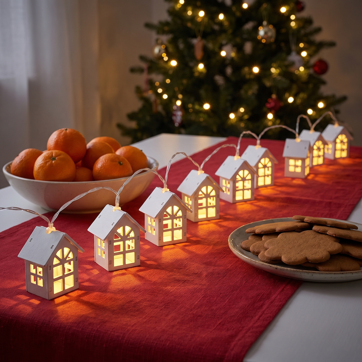 Domus tänd på julbordet bland pepparkakor och clementiner
