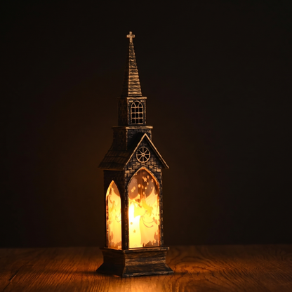 Vesper, sladdlös kyrklykta med ängelmotiv, tänd på ett mörkt ekbord