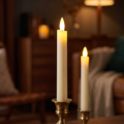 Närbild på Velas låga: en lysdiod formad som en låga ovanpå det elfenbensvita ljuset